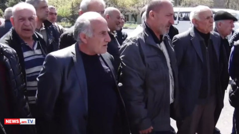 «Մնում է օպերացիա անեմ, հղիանամ, որ փող ստանամ». երթուղայինների վարորդները բողոքում են