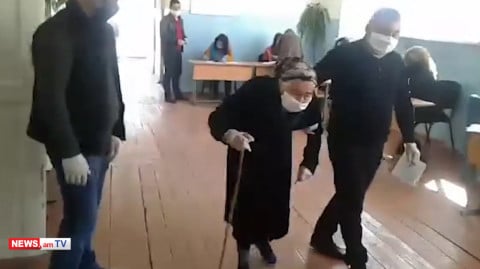 Քվեարկեց Արցախի ամենատարեց ընտրողը՝ 111 տարեկան Արևհատ տատիկը