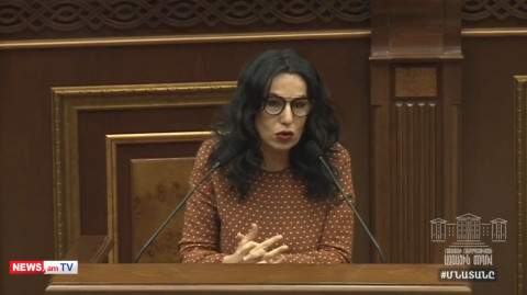Կանազի հոսպիտալի մոտ բժիշկներն այրում են արտահագուստը. մարդիկ չեն կարողանում բացել պատուհանները