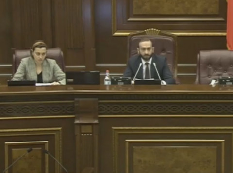 Դու ո՞վ ես. Էդմոն Մարուքյանը հունից դուրս եկավ, Արարատ Միրզոյանը նկատողություն արեց