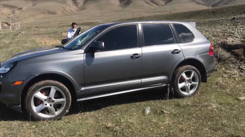 Սպանություն հրազենով. Գեղարքունիքում Porsche Cayenne-ում հայտնաբերվել է 36-ամյա տղամարդու դի