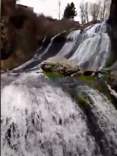 Ջերմուկի ջրառատ ջրվեժը՝ ձնհալի ժամանակ