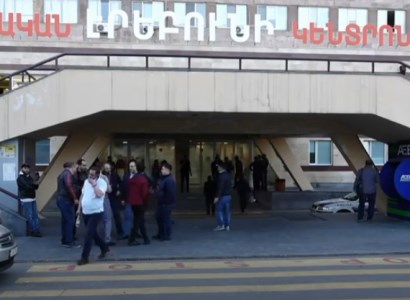 Արթուր Դանիելյանը տեղափոխվել է հիվանդանոց. նրա համախոհները հավաքվել են այնտեղ