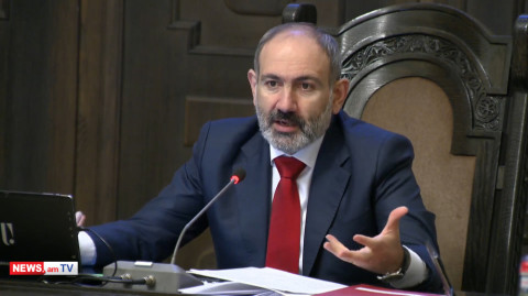 Երեկ ընտանիքով դուրս էինք եկել զբոսանքի և տեսել եմ՝ մարդիկ խմբերով հավաքվել և զրուցում էին. Փաշինյան