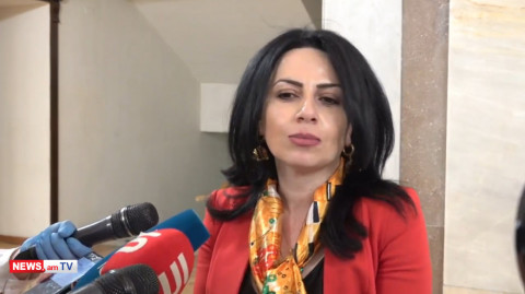 Աննա Կարապետյանը՝ մանդատը վայր դնելու եւ տարաձայնությունների լուրերի մասին