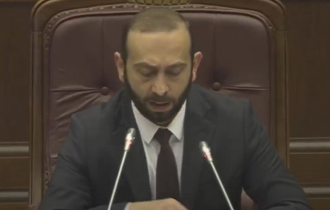 Կա կասկած, որ ԱԺ մի աշխատող կոնտակտավոր անձ է. ինչո՞ւ են պատգամավորներին հորդորում դիմակ կրել