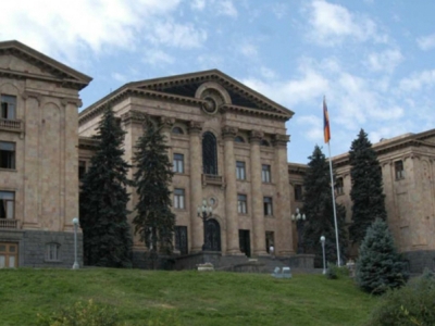 ԱԺ-ում հանդիպում են Նիկոլ Փաշինյանն ու Էդմոն Մարուքյանը