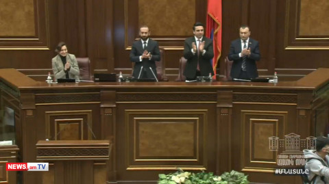 Պատգամավորները հոտնկայս շնորհավորեցին Շուշիի ազատագրման օրը