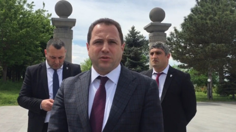 Կորոնավիրուսով վարակված շուրջ 20 զինծառայող կա, 3-ի մոտ բարդացում կա. Դավիթ Տոնոյան