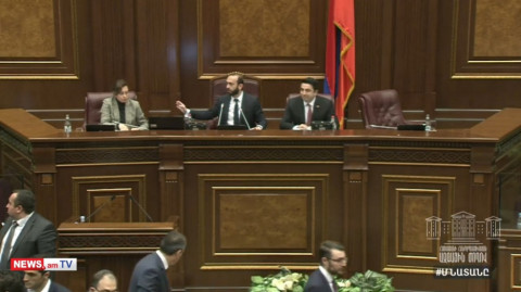 Անվտանգության աշխատակիցներ կա՞ն էս շենքում. Արարատ Միրզոյանը՝ ընդմիջման ծեծկռտուքի ժամանակ