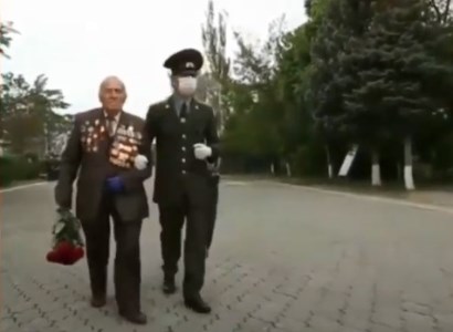 ՈՒՂԻՂ. Վետերանների պատվո երթը եւ Հաղթանակի օրվան նվիրված օդային շքերթը