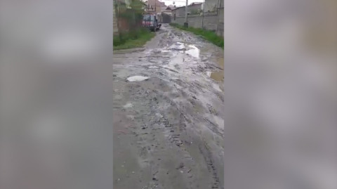 3 տարի է՝ դիմում ենք. Երեւանի կենտրոնական փողոցներից մեկը խայտառակ վիճակում է