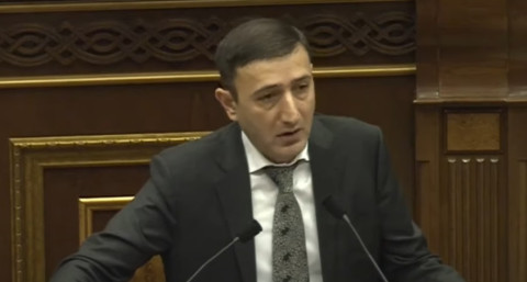 Բաբկեն Թունյանն ԱԺ ամբիոնից ներողություն խնդրեց