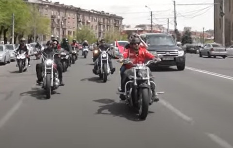 «Տղա եղեք» կարգախոսով մոտոերթ՝ դեպի Էջմիածին