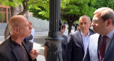 Ձերը հարց չի, ձերը ելույթ ա. Դավիթ Անանյանը՝ բողոքող քաղաքացուն