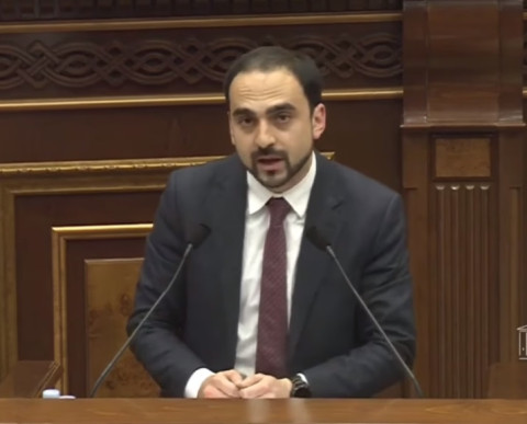 Եկեղեցիներում պատարագներին նույնպես պետք է մասնակցի մինչեւ 5 մարդ. Ավինյան