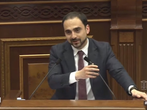 Լողավազաններում դիմակ և ձեռնոց կրել պետք չէ. Տիգրան Ավինյան