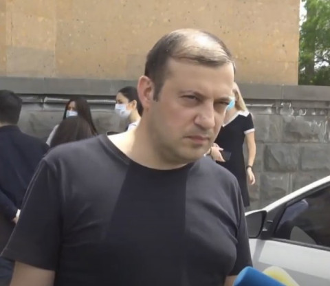 Ամբողջ քաղաքում հերթեր են, ինչո՞ւ են հենց այս մարդկանց բերման ենթարկում. Վահան Բաբայան