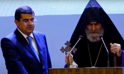 Միշտ ձեր կողքին ենք լինելու. Պարգեւ Սրբազանը՝ Արայիկ Հարությունյանին