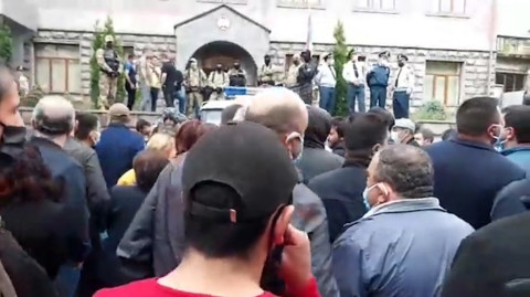 Ժամը 5–ին տղաս դուրս եկավ, դրանից հետո չեմ տեսել. ձերբակալված քաջարանցու մայր