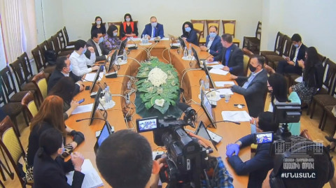 Պարոն Պետրոսյան, Ֆեյսբուքում պահանջում են դիմակ չկրելու համար պատժել. Վլադիմիր Վարդանյան
