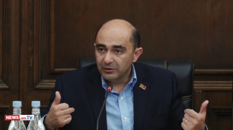 Գործ ունենք մարդկանց հետ, որոնք հետեւից խփում են եւ չեն հանդուրժում ընդդիմադիր խոսքը. Մարուքյան