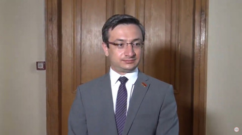 Արսեն Թորոսյանն այնքան ժամանակ ունի, որ Ֆեյսբուքում դատարկաբանությանը մոտ գրառում է անում. Գորգիսյան