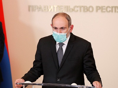 Նիկոլ Փաշինյանի, Արսեն Թորոսյանի ու Արման Սարգսյանի ճեպազրույցը՝ պարետատան նիստից հետո