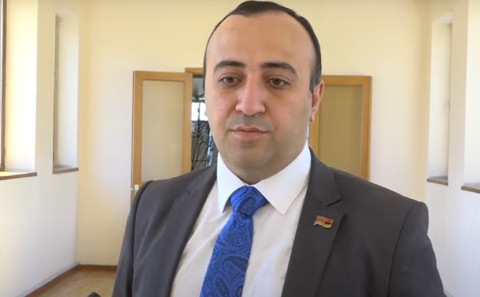 Պարոն Թորոսյան, փորձեք իրավիճակը վերահսկել, ոչ թե Ֆեյսբուքում ստատուսներ գրել. Կարեն Սիմոնյան