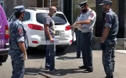 Տեսնելով ոստիկաններին՝ քաղաքացին գրպանից հանեց դիմակը. նրան տուգանեցին