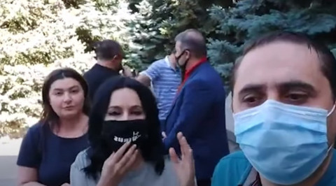 ԱԱԾ–ն Գագիկ Ծառուկյանի տանը խուզարկություն է իրականացնում. ԲՀԿ–ականների լայվը
