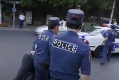 Ոստիկանները հետապնդելով բռնեցին փախչող երիտասարդին