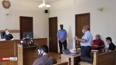 Պարոն Քոչարյանը որքանո՞վ պարտավորված կզգա այդ մարդկանց խոսքը չոտնահարելու. դատավորը՝ պաշտպաններին