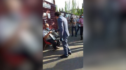 Էլեմենտար կուլտուրա ունեցեք, հարցրեք, նոր նկարեք. քաղաքացին՝ դիմակ բաժանող նախարարին