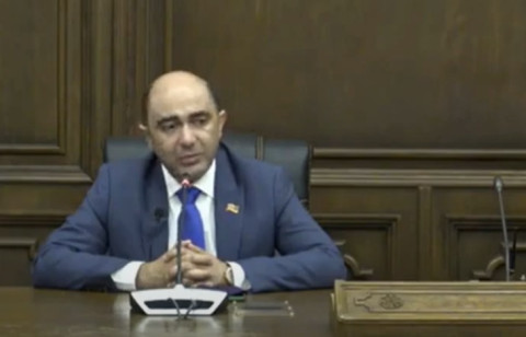 Հեքիաթներ են, թե վեճ է եղել, մինչեւ գիշեր ինձ համոզել են. Էդմոն Մարուքյան