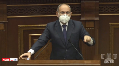 Սոցիալական բունտին զոհ ձեր դղյակներն ու «Բենթլիներն» են լինելու. Փաշինյան