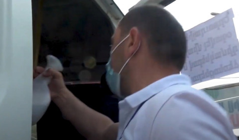 «Սապոնաջրի հոտ ա գալիս, փրփուրը նայեք, սա ալկոգել ա՞». տեսուչը՝ երթուղայինի վարորդին
