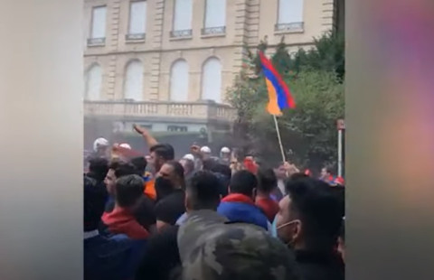 Ադրբեջանը դատապարտված է ձախողման. Բելգիայում հայերն ակցիա են անում Ադրբեջանի դեսպանատան առջեւ