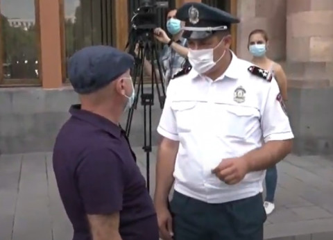 Բուհ չընդունված դիմորդներն ու նրանց ծնողները բողոքի ակցիա են անում