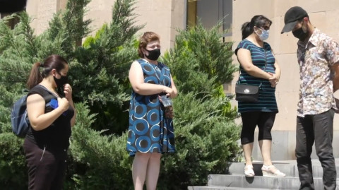 Շենքը քանդվում է, 4-րդ կարգի վթարային է, Մարությանն էլ չի արձագանքում. վարդաշենցիները բողոքում են