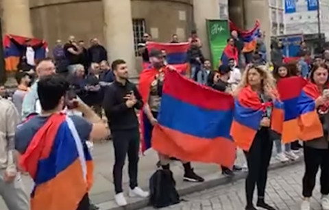 Լոնդոնում ՀՅԴ-ականները հավաք են կազմակերպել BBC-ի դիմաց