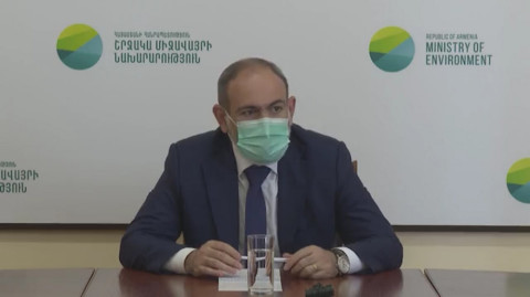Նիկոլ Փաշինյանը ներկայացնում է Շրջակա միջավայրի նոր նախարար Ռոմանոս Պետրոսյանին