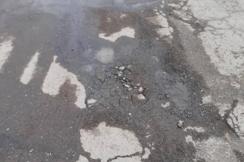 Զովունի գյուղից 4 օր է՝ կոյուղաջուրը հոսում է Եղվարդ-Երևան հանրապետական նշանակության ճանապարհին