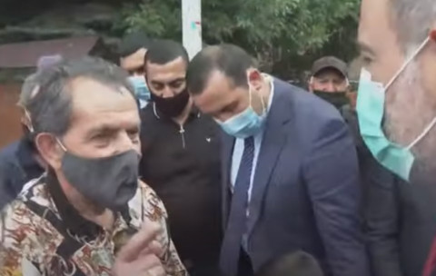 Պուլտը ձեր ձեռը չի՞, մի նայեք. Փաշինյանը՝ քաղաքացուն