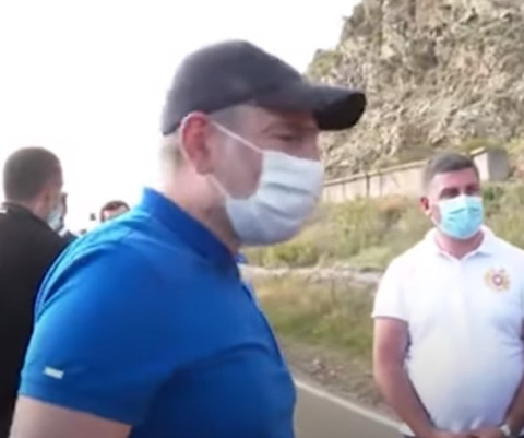Ինչքա՞ն աշխատավարձ եք ստանում. Փաշինյանի հարցն ուղիղ եթերում ասֆալտապատողներն անպատասխան թողեցին