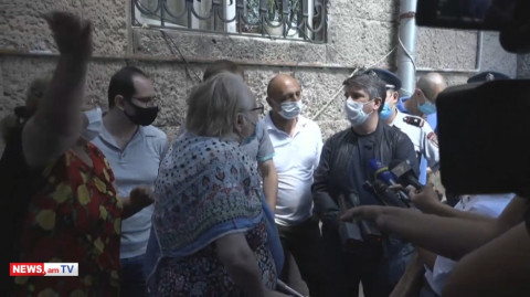Ստրիպտիզ ակումբ ա՞, որ բանվորները տկլորանում են. քաղաքացին՝ կառուցապատողի ներկայացուցչին