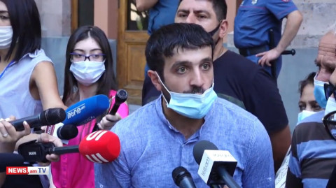 «Երեխեքի հետ սկամեյկաներին են քնում». հայերը պահանջում են թույլ տալ մեքենաներով մեկնել ՌԴ