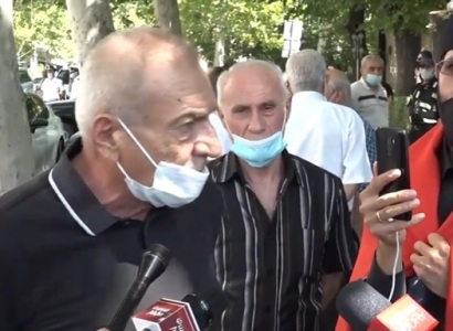 Արայիկ Հարությունյանի հրաժարականը պահանջող քաղաքացիները քայլերթ են սկսել