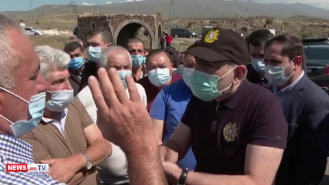 Ի՞նչը վերջացնեմ․ գյուղացիները վիճեցին վարչապետի հետ հանդիպմանը