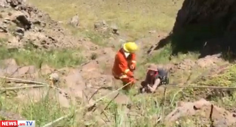 Փրկարարները քաղաքացիներին անվտանգ տարածք են իջեցնում